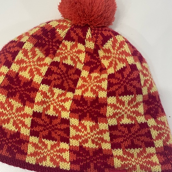 Bula toque with Pom Pom - Picture 2 of 7